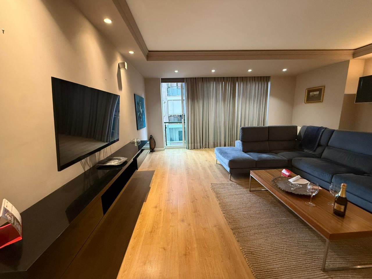 Jepet me Qira Apartament 2+1+2 tek Galeria 17 Nentori! 2