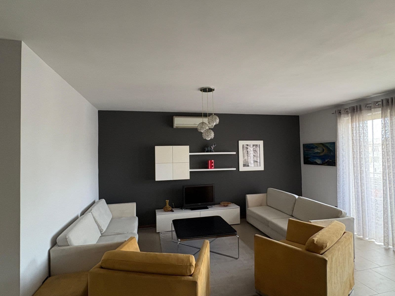 Apartament 2+1 me qira – pranë Njësise Bashkiake Nr. 2, Tregu Elektrik ! 2