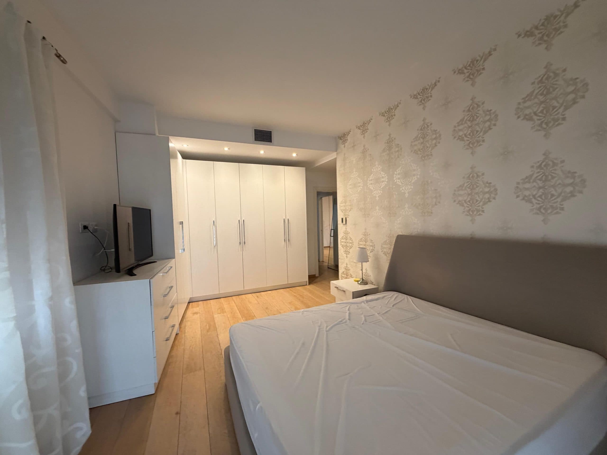 Apartament 3+1+2 me Qira -Rruga e Kavajës! 2