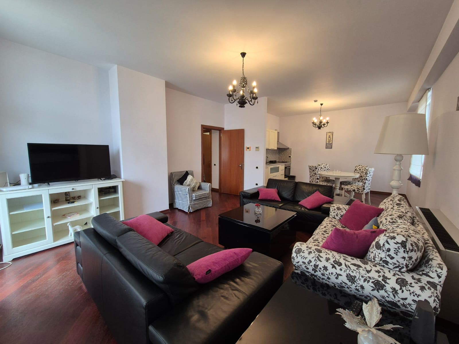 Jepet me qira apartament 2+1+2dhe 1 post parkimi tek Sheshi Willson! 2