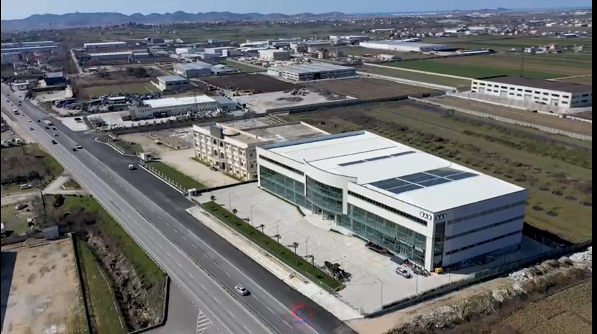 Jepet me Qira Ambjent Industrial Super Luksoz ne Durres, Xhafzotaj!!! 2
