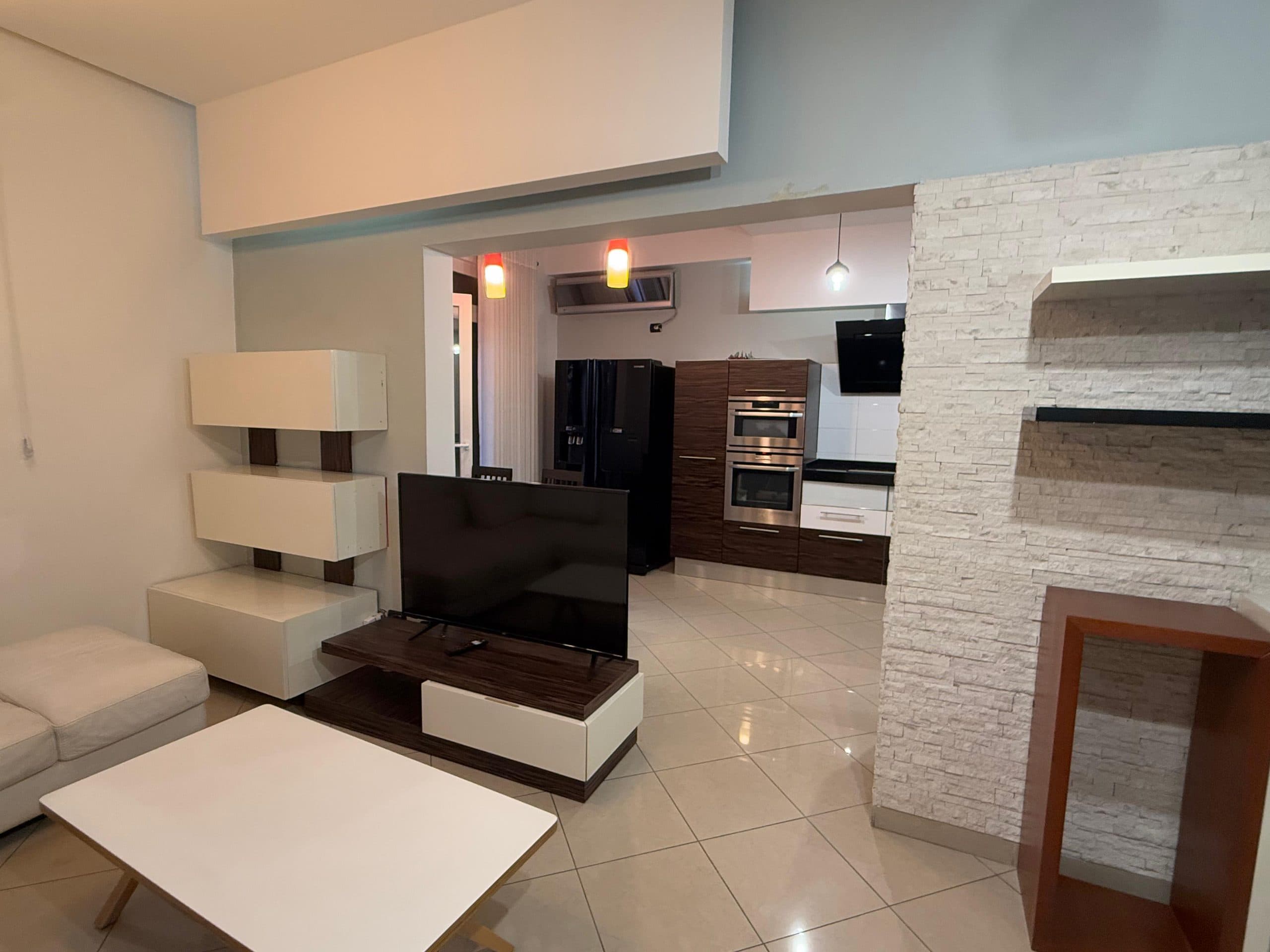 Jepet me Qira Apartament 2+1 ne Hyrje te Bllokut! 3