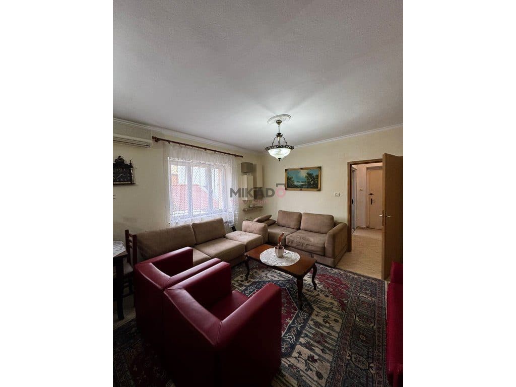 Jepet me Qira Apartament 3+2+1 📍 Pranë Shkollës “Petro Nini Luarasi” !