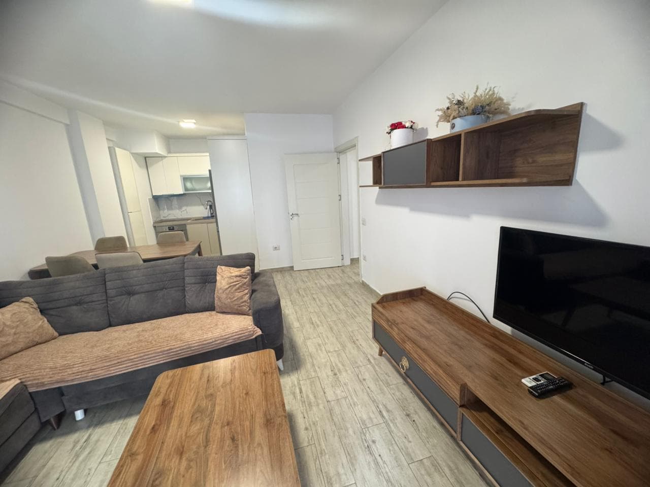 Jepet apartament 1+1 me qira prane Concord - Rruga 5 Maji ! 3