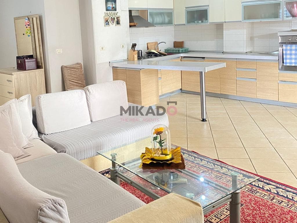 Shitet Apartament 2+1 + Verandë – Astir (tek Rrethi) !