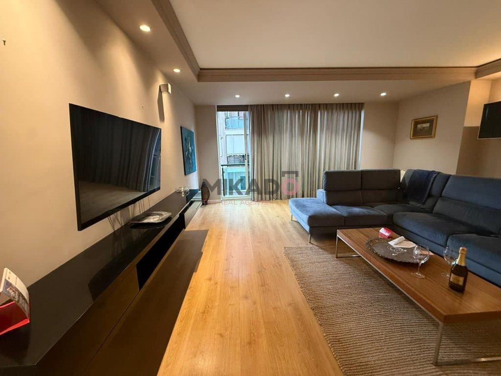 Jepet me Qira Apartament 2+1+2 tek Galeria 17 Nentori! 2