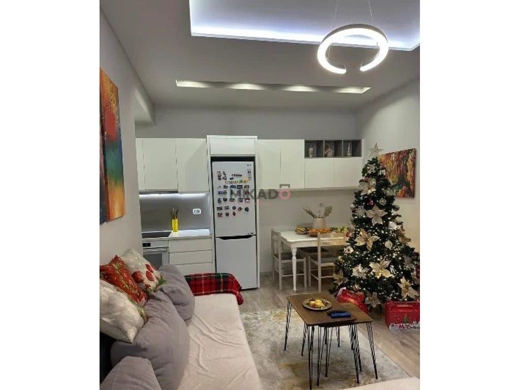 Apartament 2+1+2 me Qira – Rruga Sulejman Delvina, Buzë Rrugës !