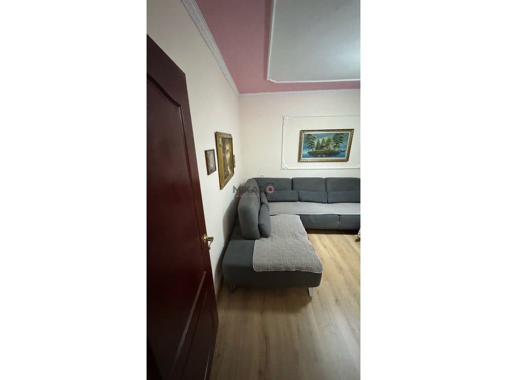 Apartament 2+1 me qira – pranë Komisariatit Nr.4, Rr e Dibrës!
