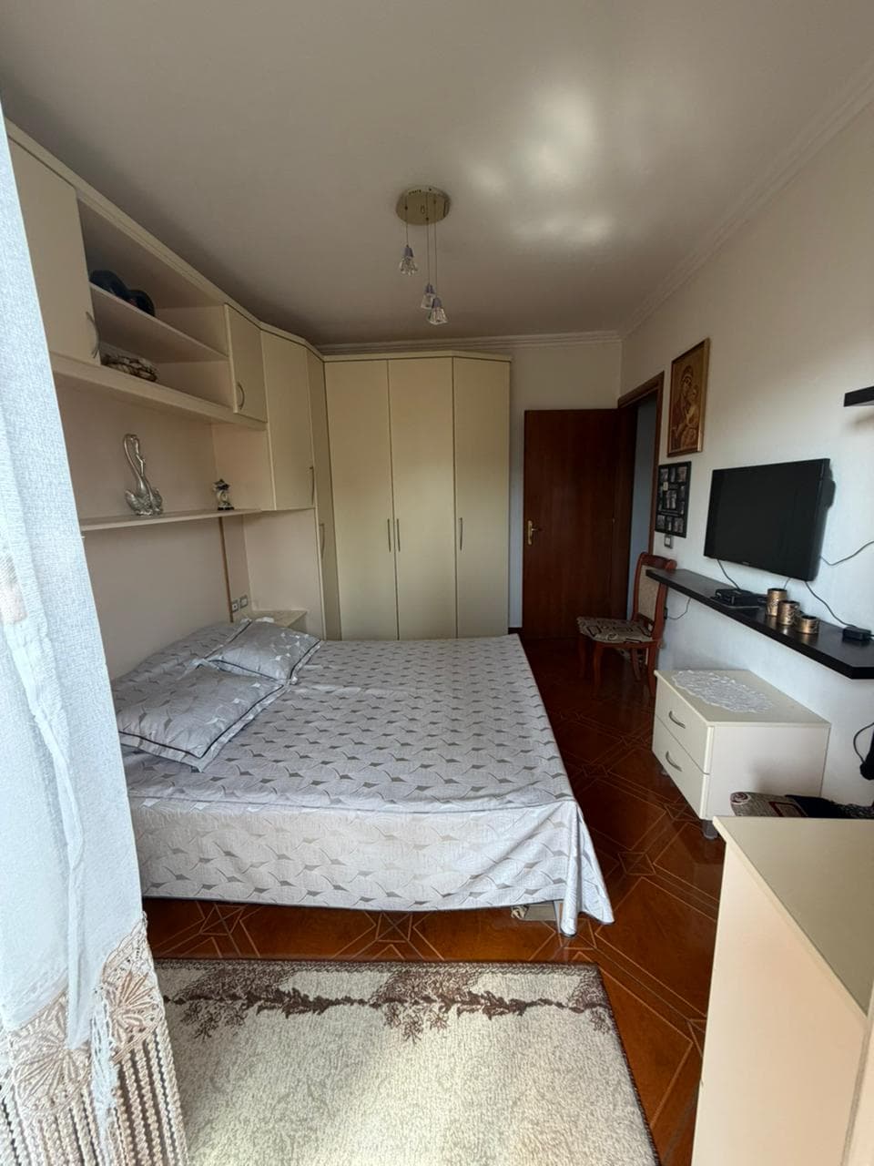 Shitet Apartament 2+1 tek Komuna e Parisit! 4
