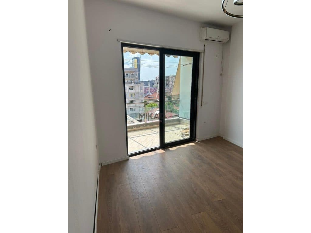 Shitet apartament 2+1 prane Pazarit te Ri! 3