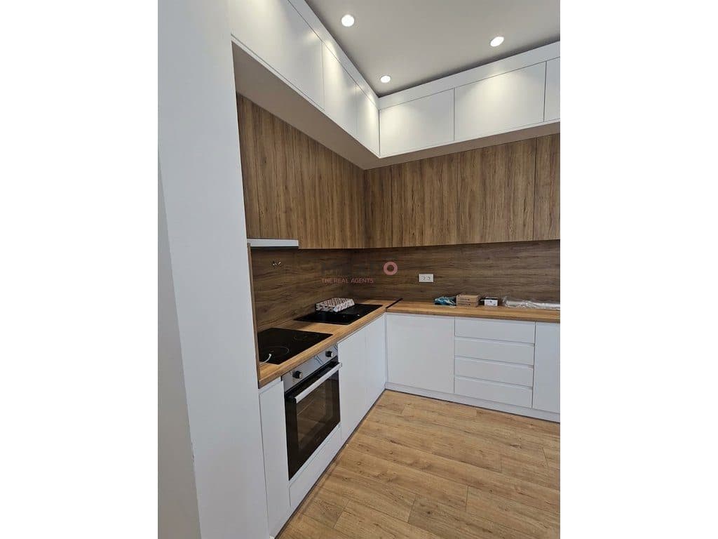 Apartament 2+1+2 + Verandë me qira – Brenda Emerald Center ! 2