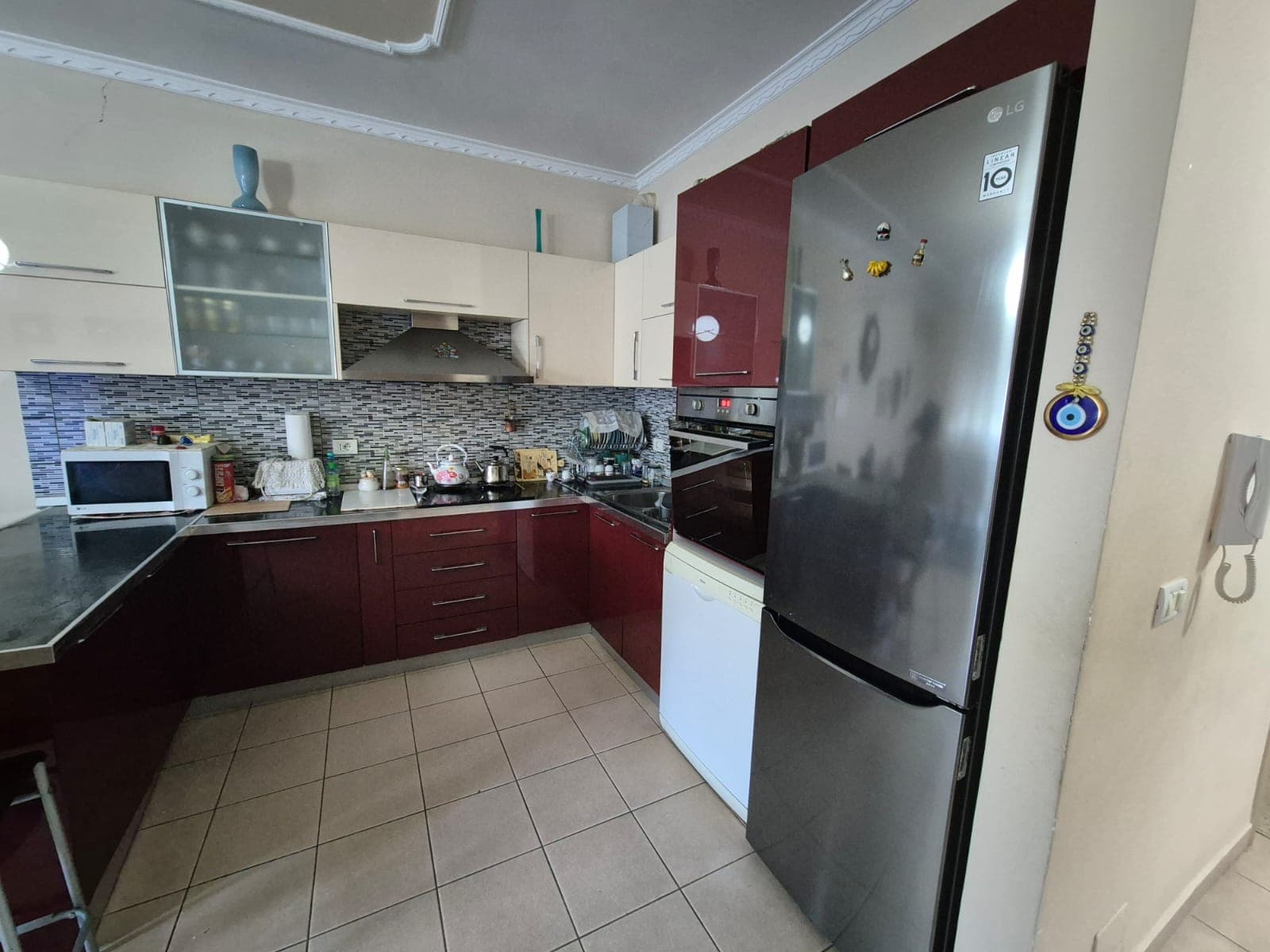 Shitet apartament 2+1 tek Liqeni i Thate! 2