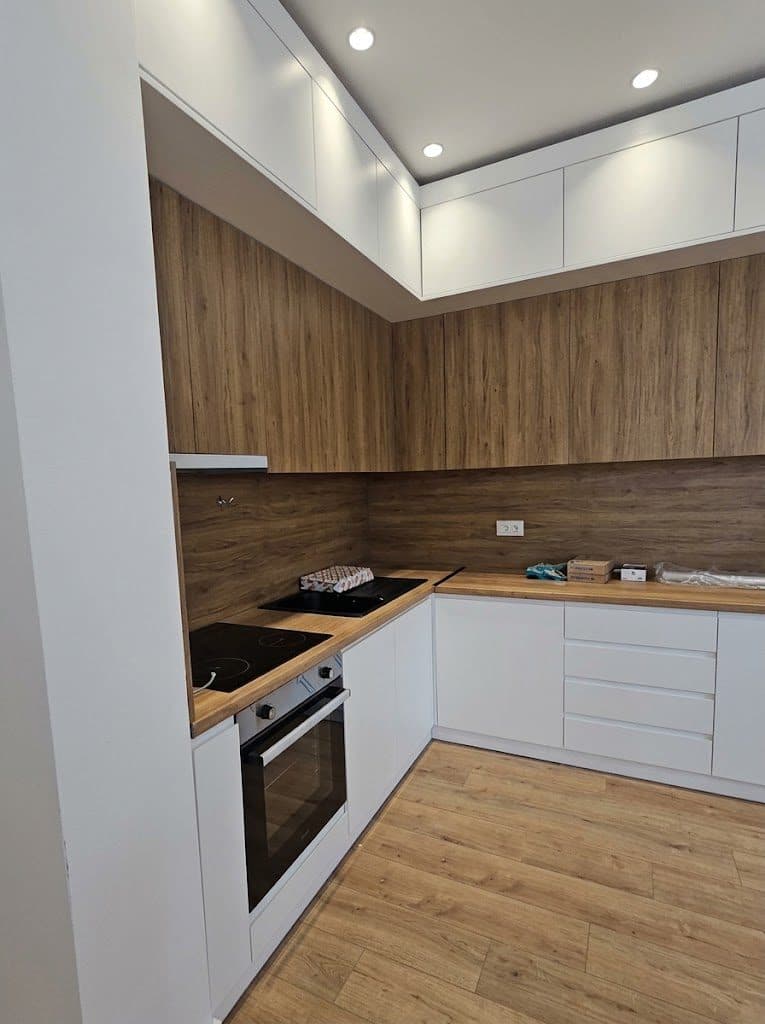 Apartament 2+1+2 + Verandë me qira – Brenda Emerald Center ! 2