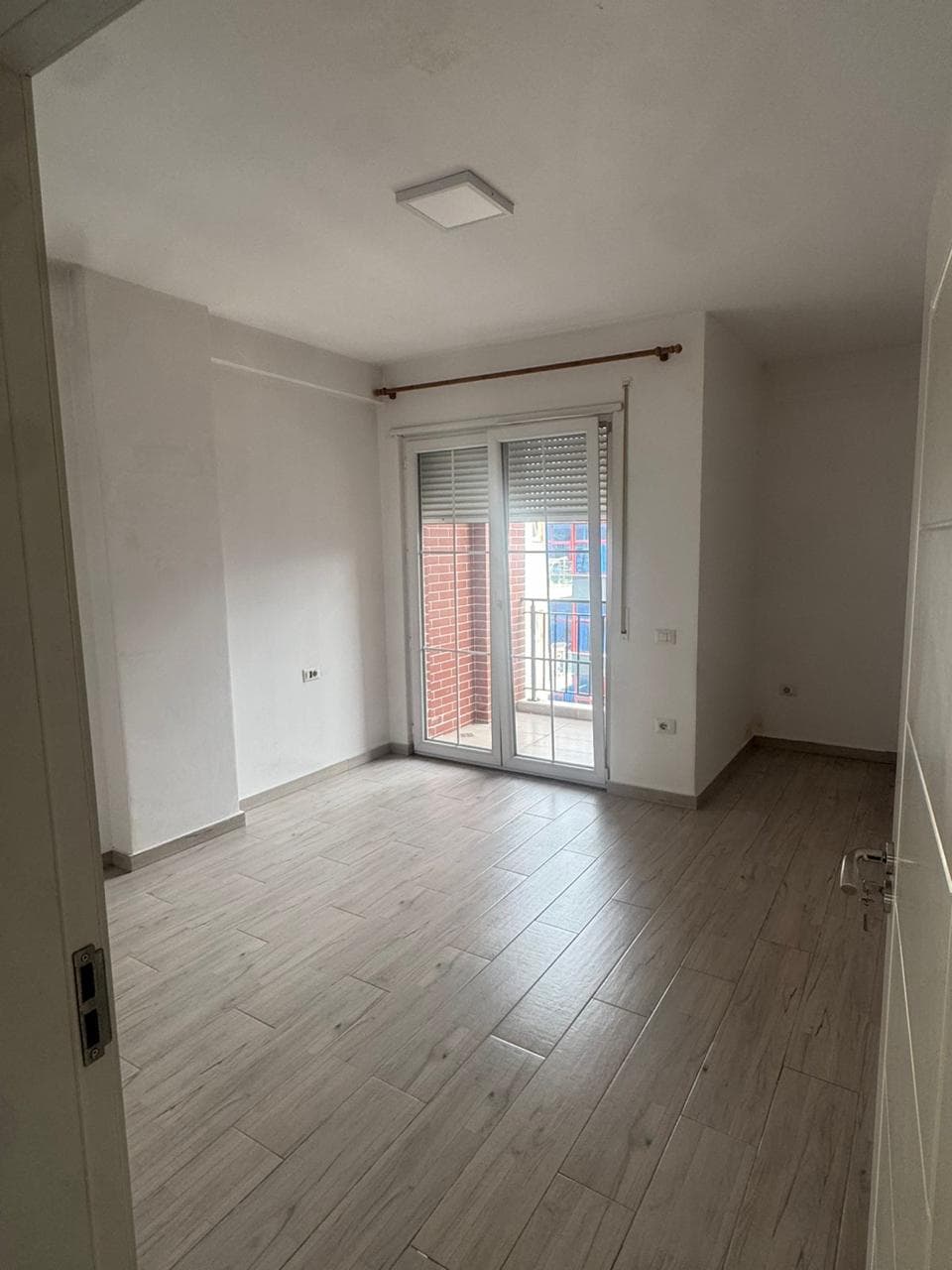 Jepet me Qera – Apartament 1+1 tek 5 Maji ! 3
