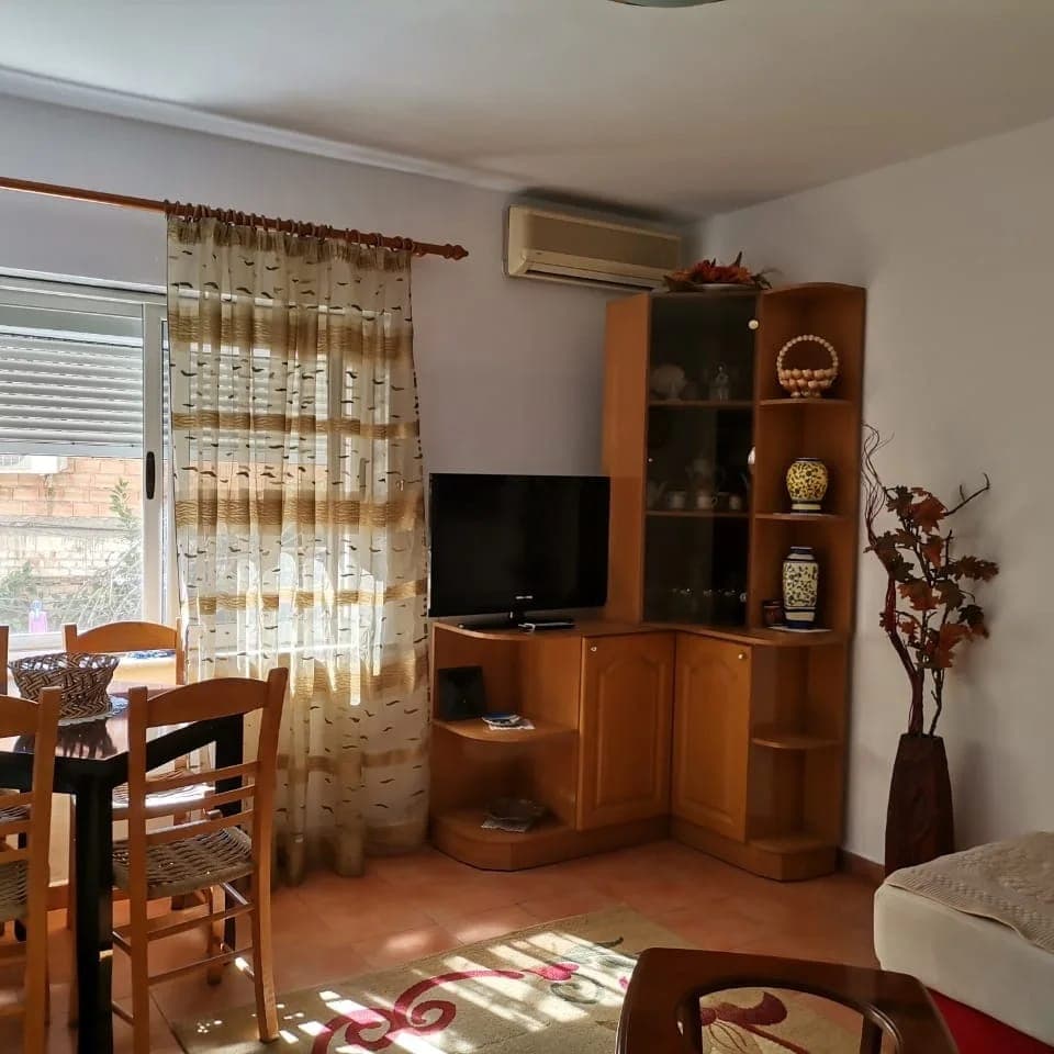 Jepet me Qira Apartament 2+1 – Pranë Gjimnazit “Ismail Qemali”! 2