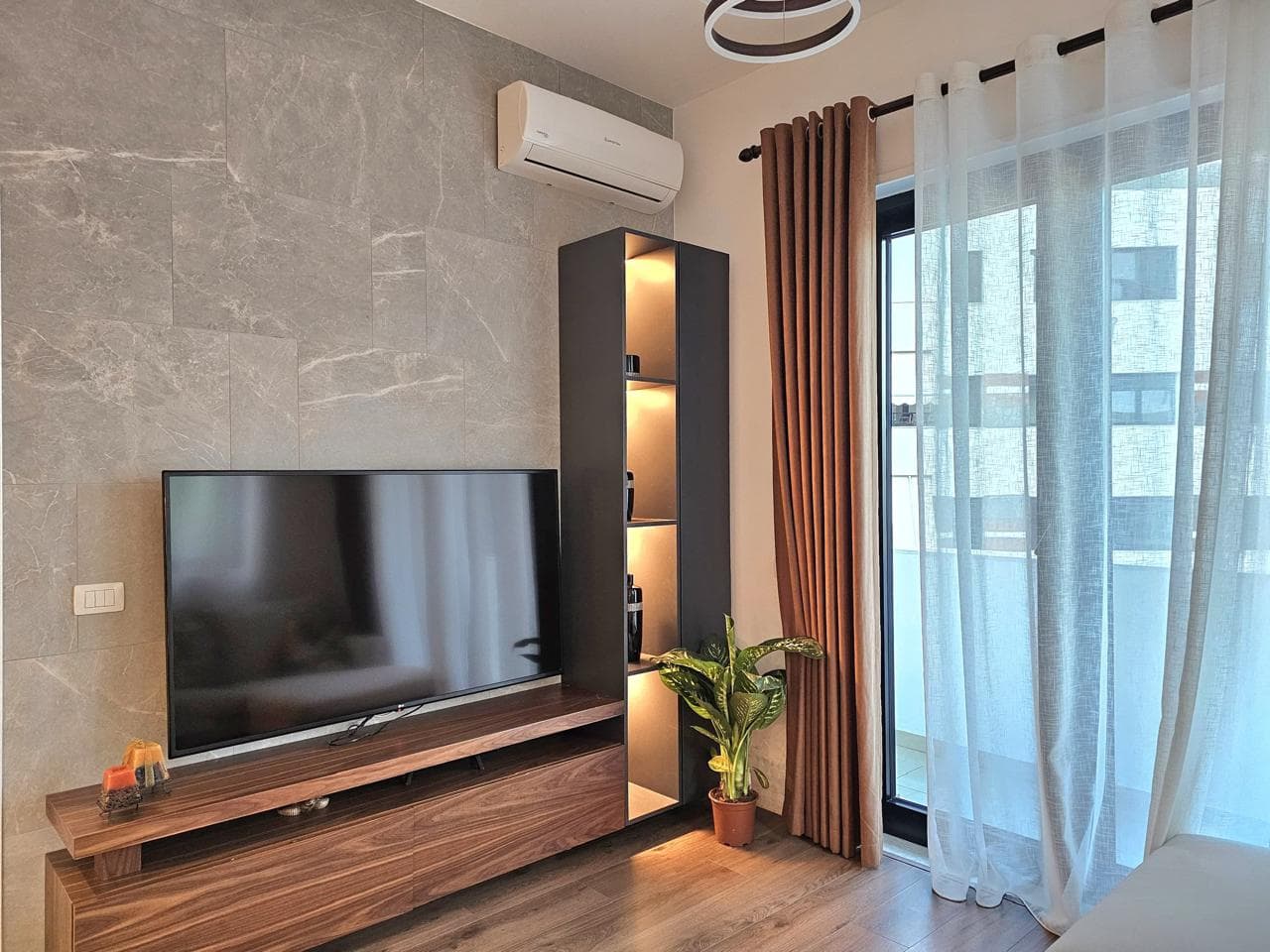 Jepet me Qira Apartament 2+1 tek Zgjatimi i Kodres se Diellit! 2