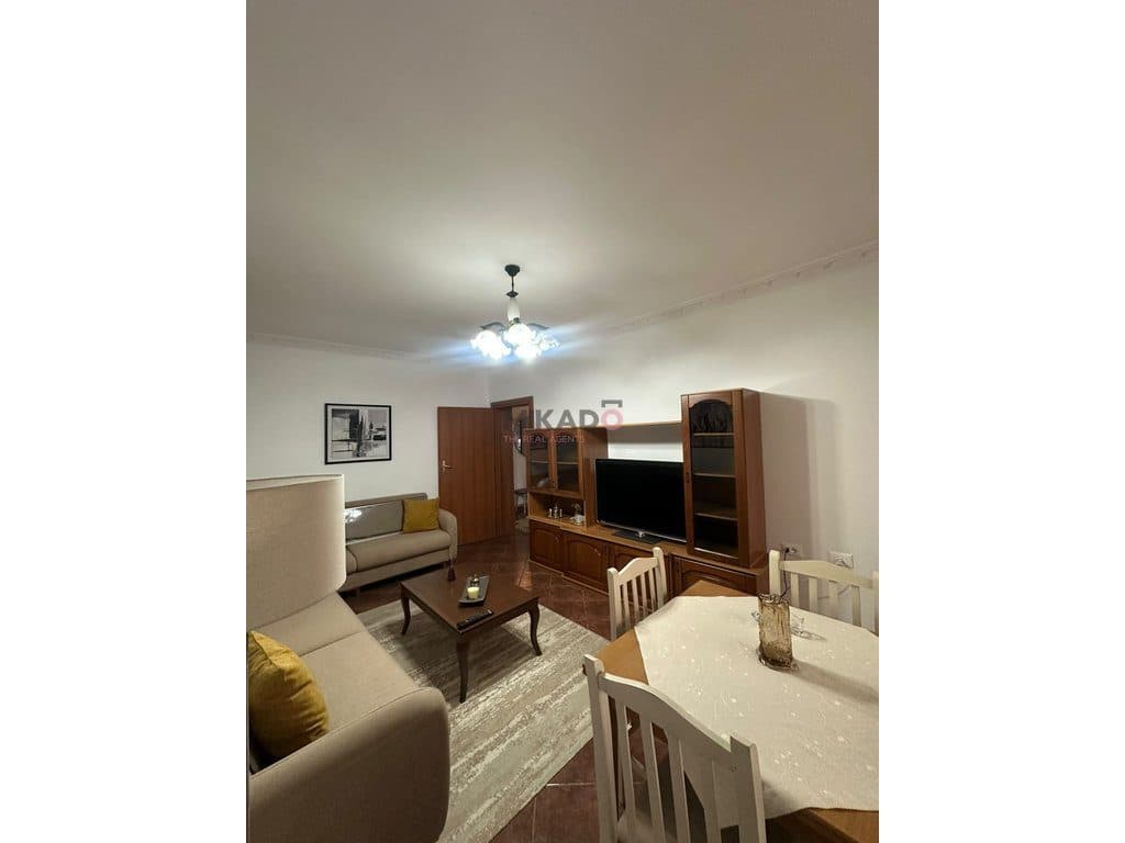 Apartament 2+1+ Ballkon me qira – Pranë Liceut Artistik ! 4