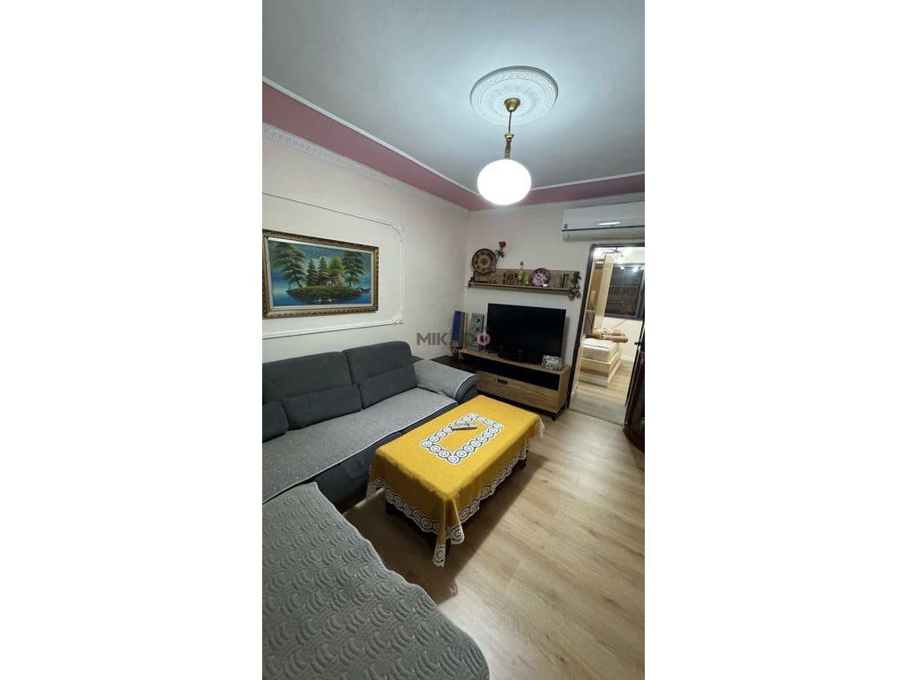 Apartament 2+1 me qira – pranë Komisariatit Nr.4, Rr e Dibrës! 2