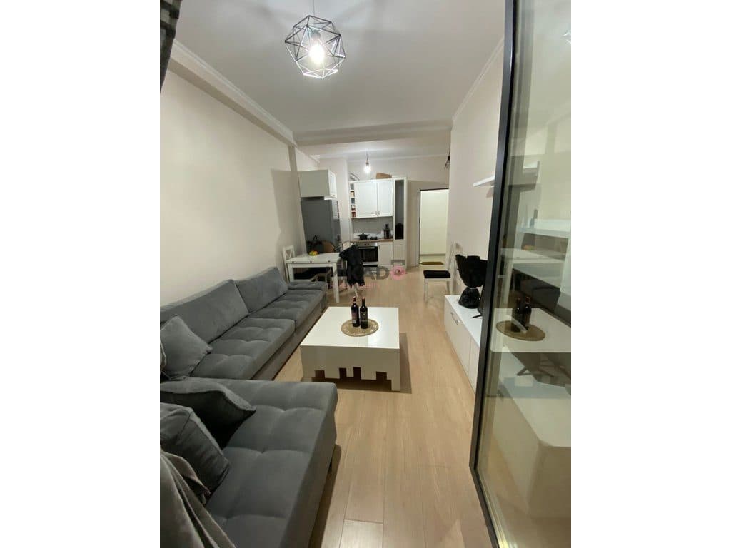 Jepet me Qira Apartament 1+1 + Ballkon – Tek 21 Dhjetori !