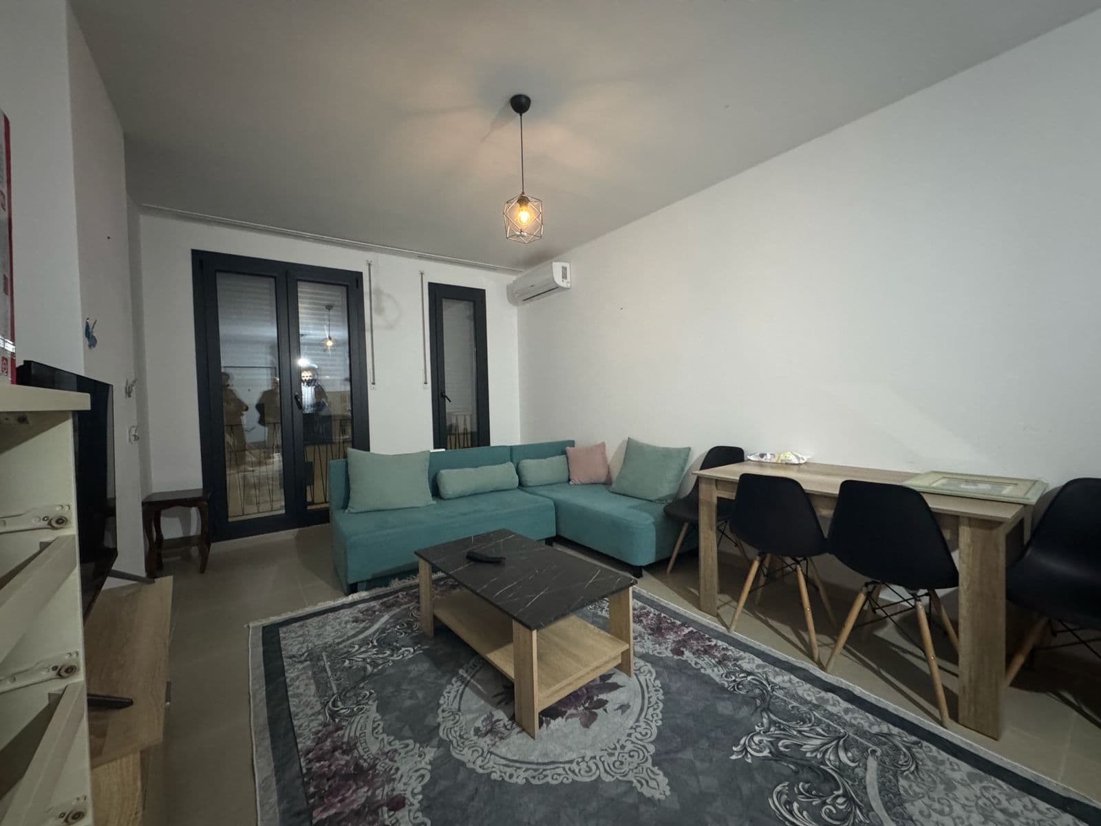 Shitet Apartament 1+1 - Kompleksi Zirkon, Rruga Kongresi i Manastirit!