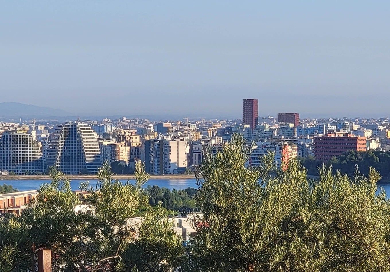 SHITET HOTEL NE TIRANE!