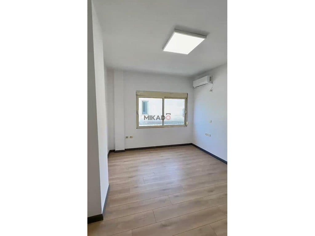 Shitet Apartament 2+1 prane Qendres Kristal! 2