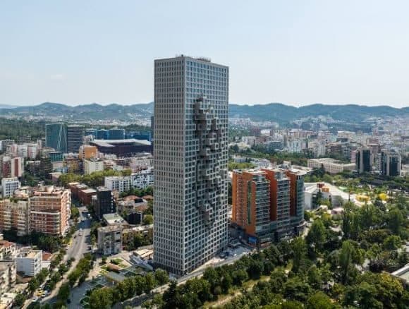 Jepet me Qira Apartament 2+1 tek Downtown !