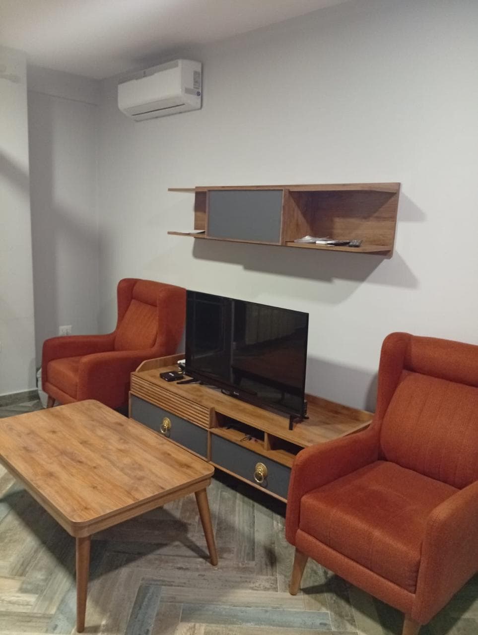 🏡 Jepet me Qira Apartament 1+1 – Rruga "5 Maji" ! 3
