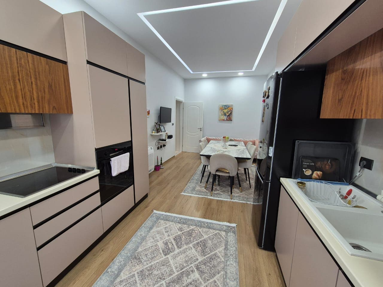 Shitet apartament 2+1+2 afer Stadiumit Dinamo! 3