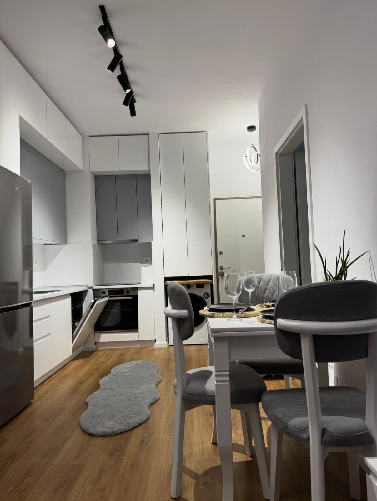 Jepet Apartament me qira 1+1 - ne Ali Dem ! 3