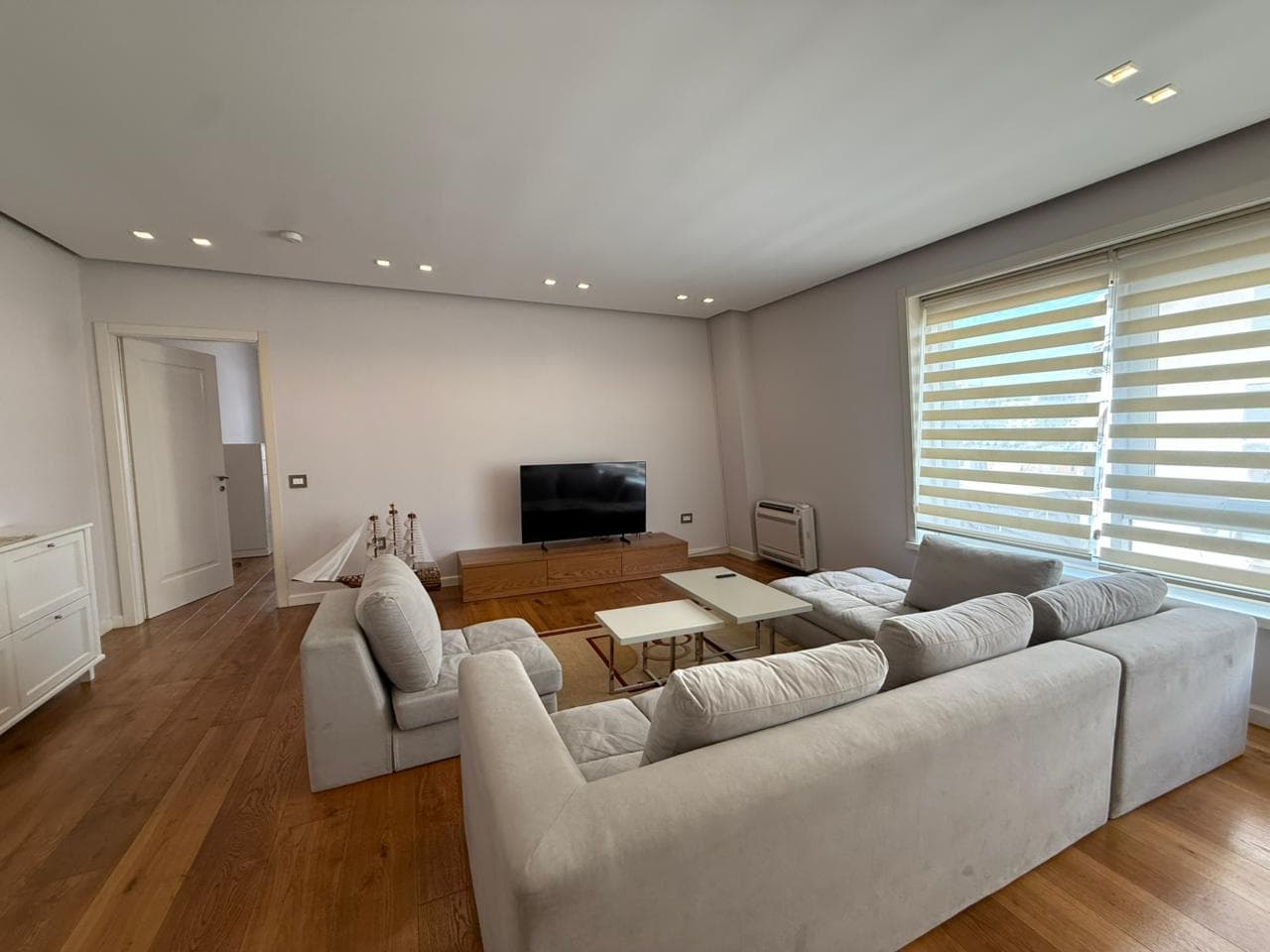 JEPET ME QIRA APARTAMENT PREMIUM 4+1+3 + 1 PARKIM | TIRANA E RE | 198 M² NETO