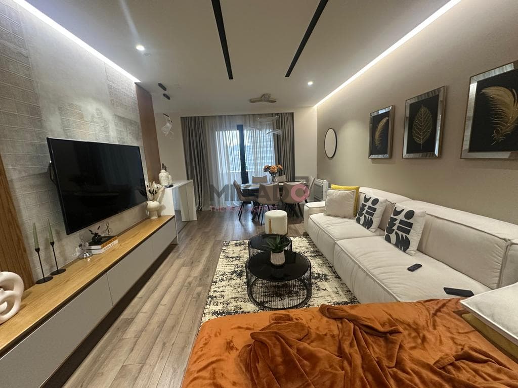Shitet Apartament 3+1+2 tek Rruga e Kosovareve! 2