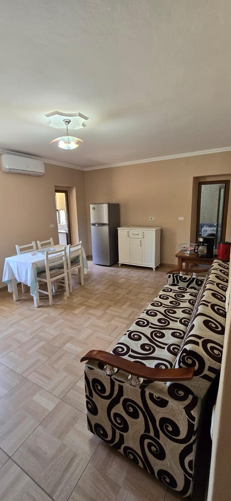 Shitet apartament 2+1+2+2 prane shkolles Jeronim De Rada! 2