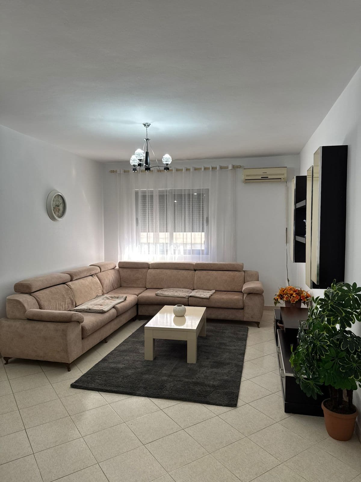 Apartament 3+1+2 tualete + ballkon me qira – Astir !