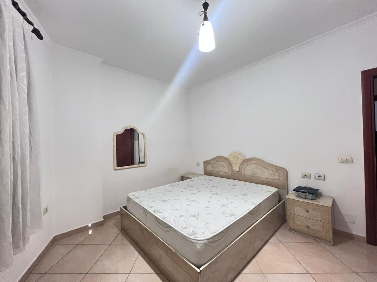 📌Jepet me Qira Apartament 1+1 – Rruga Xhanfize Keko ! 3