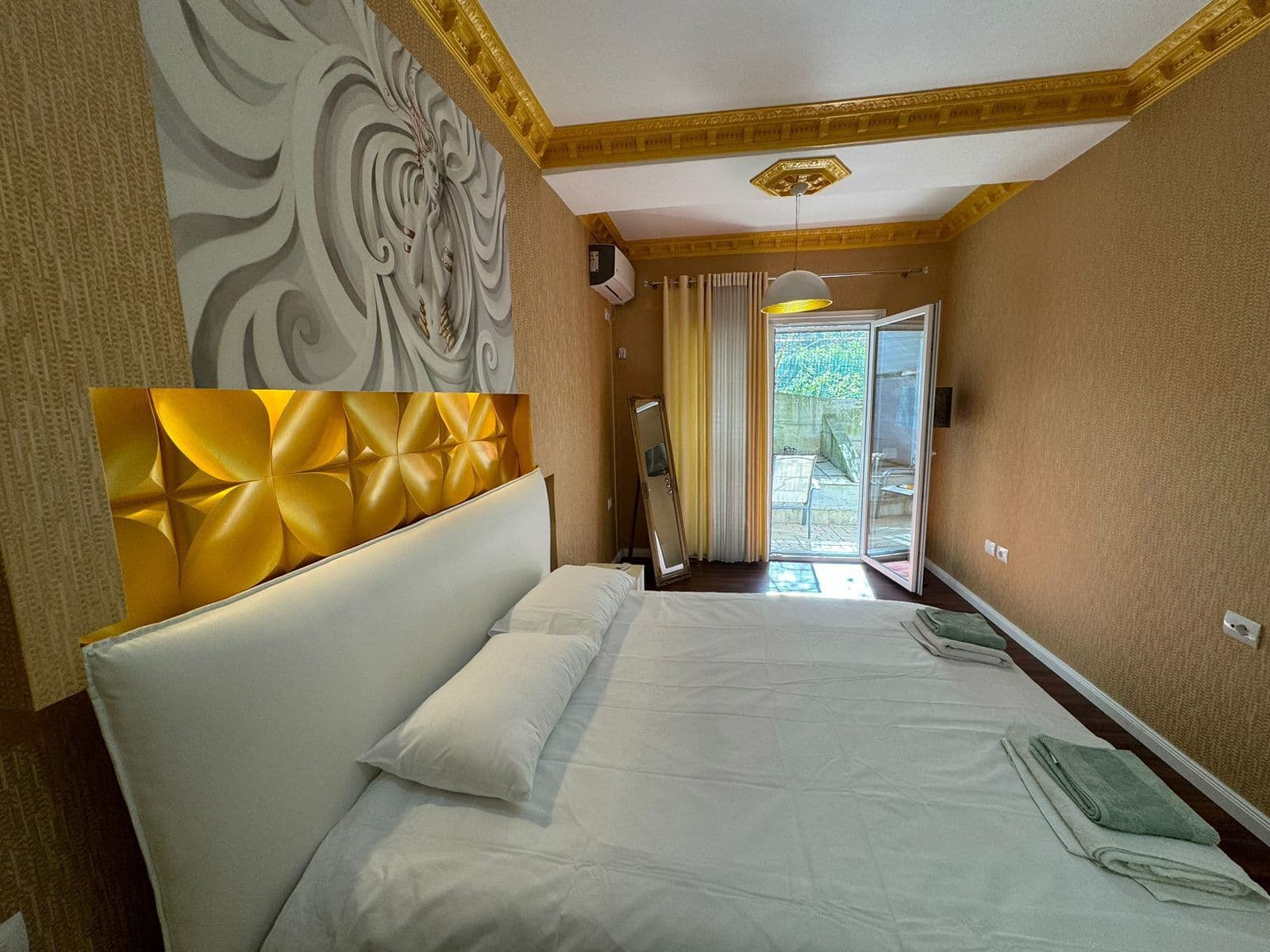 Jepet me Qira Apartament 2+1 + Verandë – buzë Liqenit të Thatë ! 4