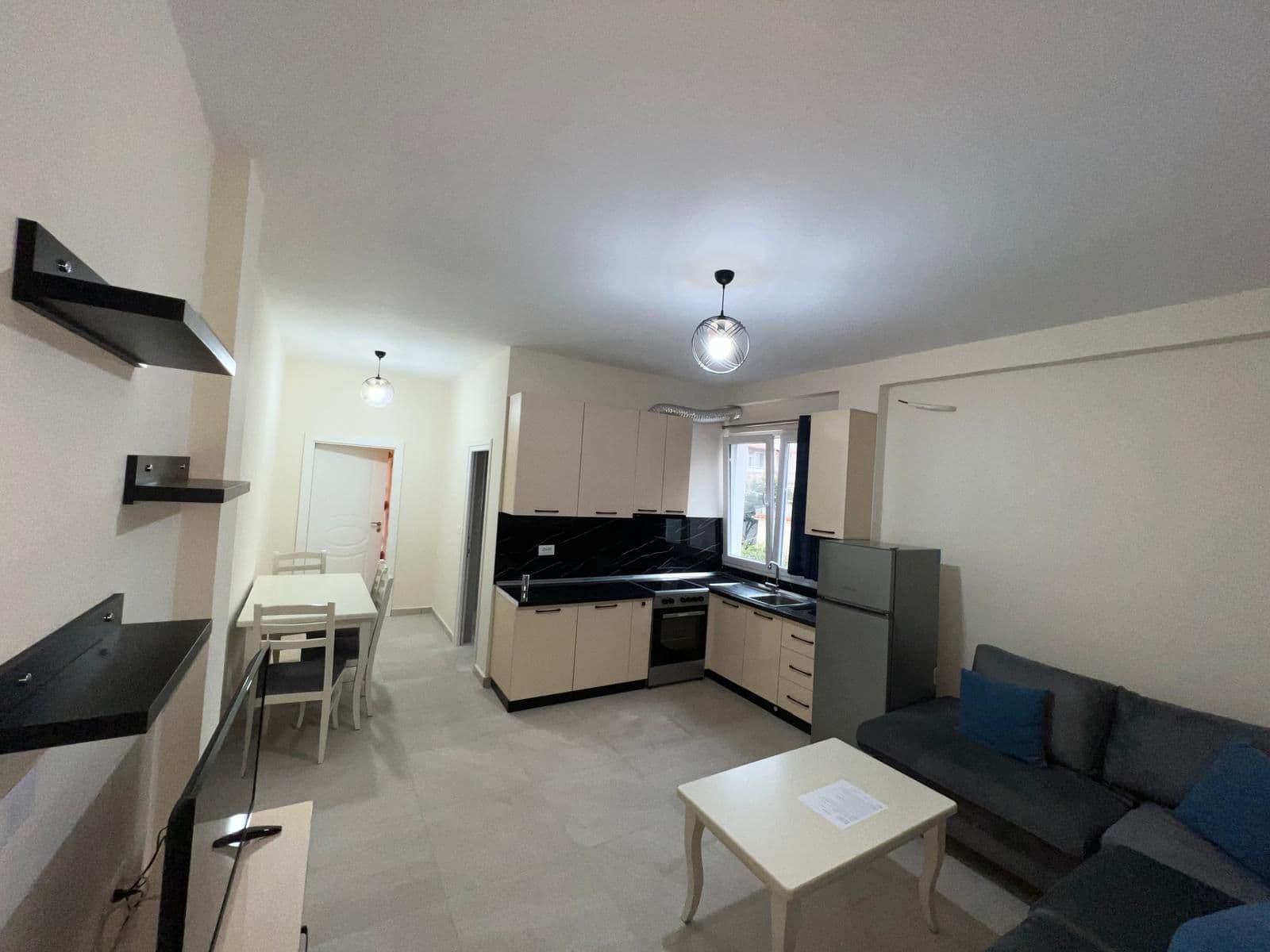 Apartament 1+1 me qira – Shkolla e Bashkuar (pranë Uni të Mjekësisë) !