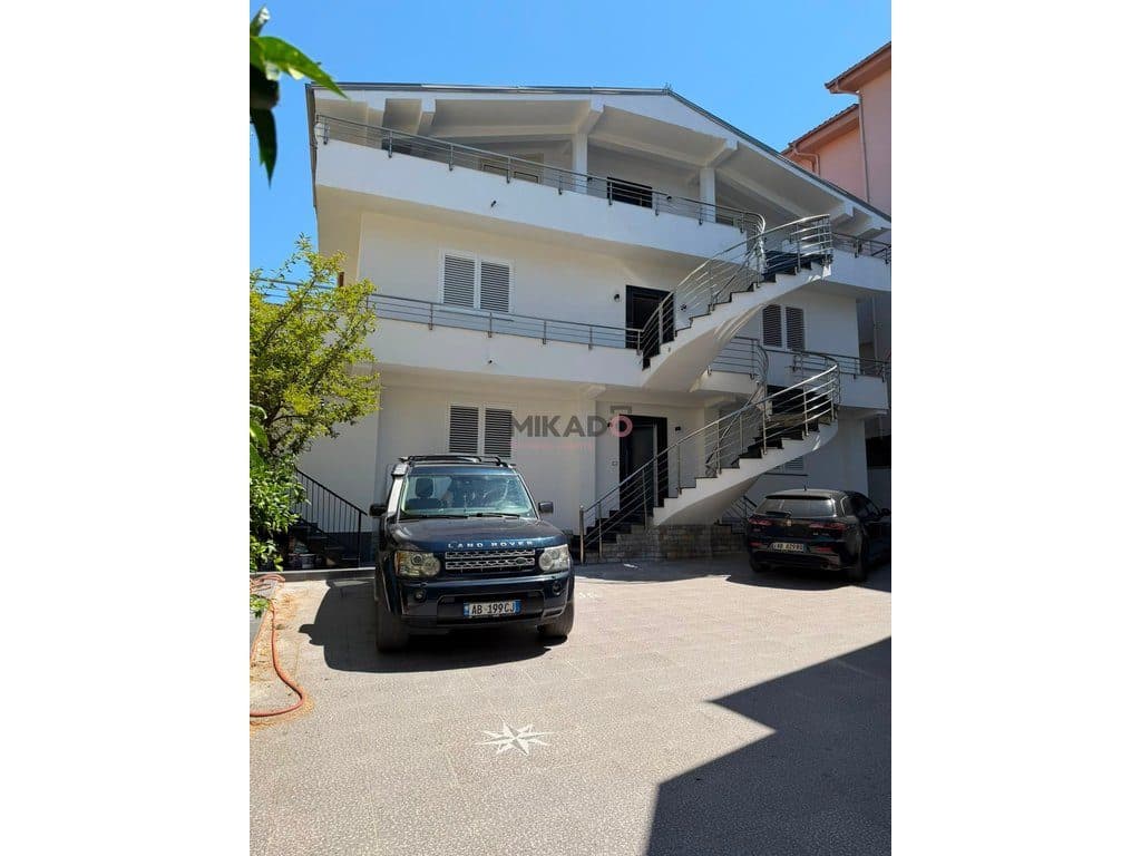 Apartament 2+1+2 + Parkim me Qira - Rruga e Elbasanit ! 4