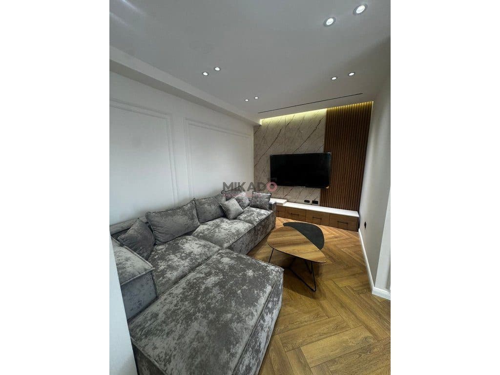 Shitet apartament 2+1 + garderobë – përballë Delijorgjit !
