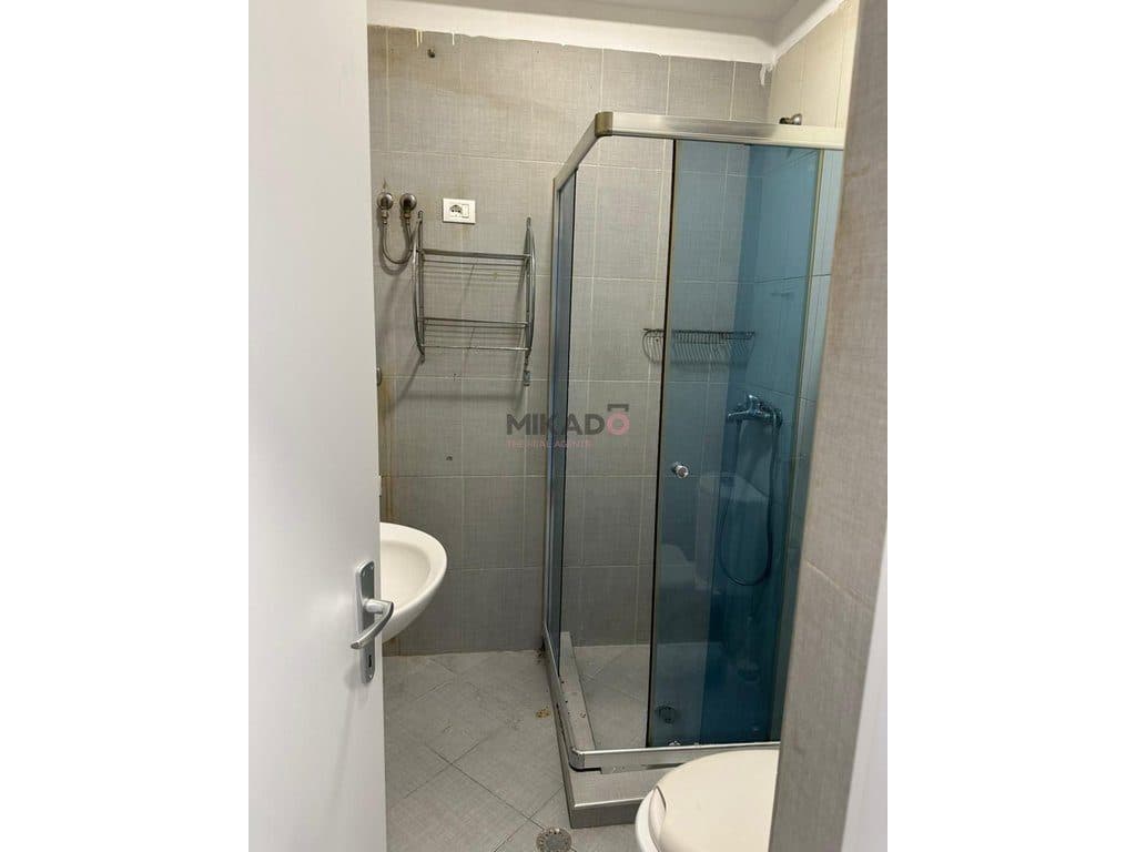 Shitet apartament 2+1 prane Pazarit te Ri! 4