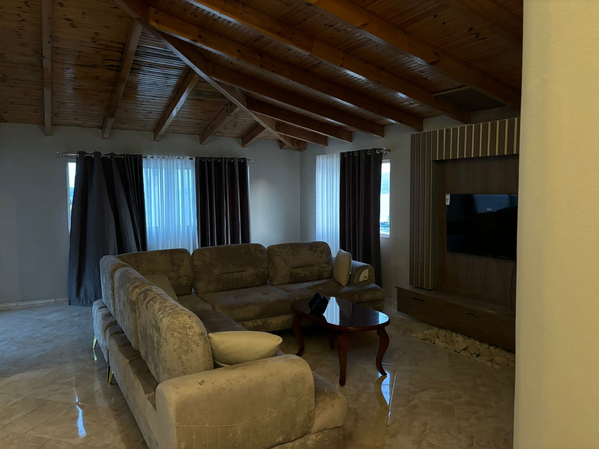 Shitet Apartament 2+1+2 ne Sarande!