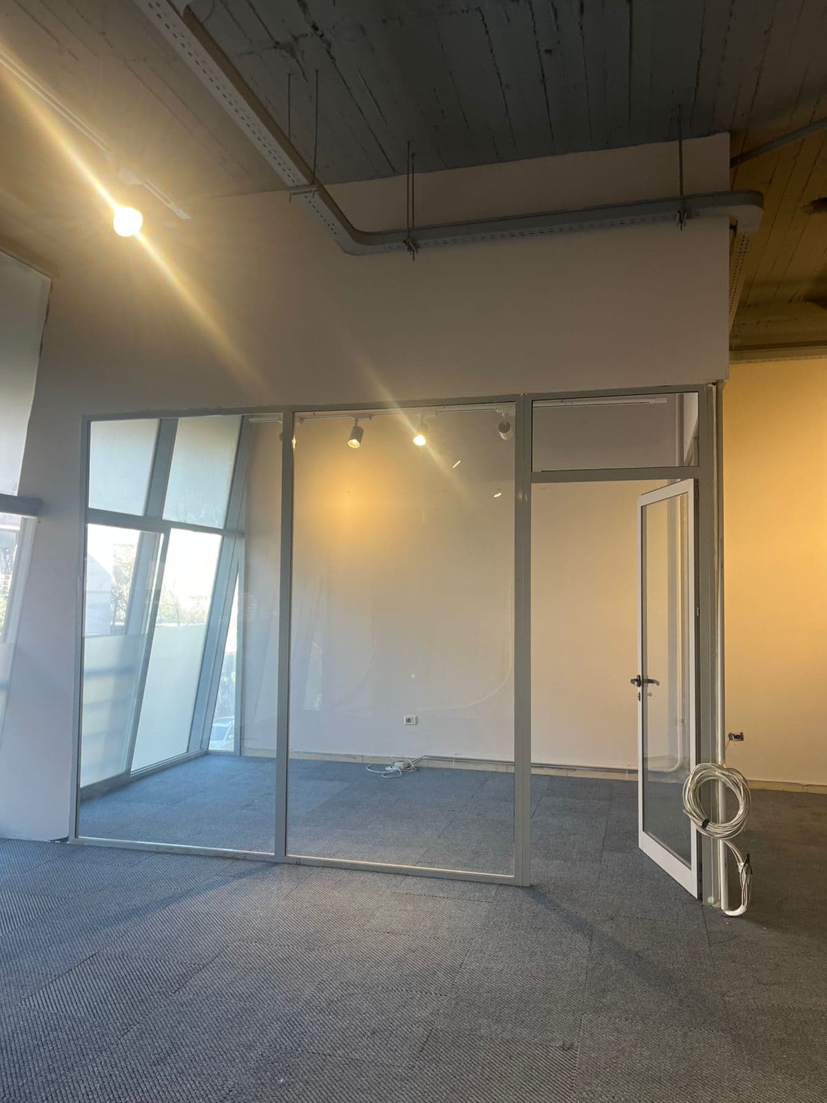 Jepet me Qira Ambient per Zyra tek Condor Center!