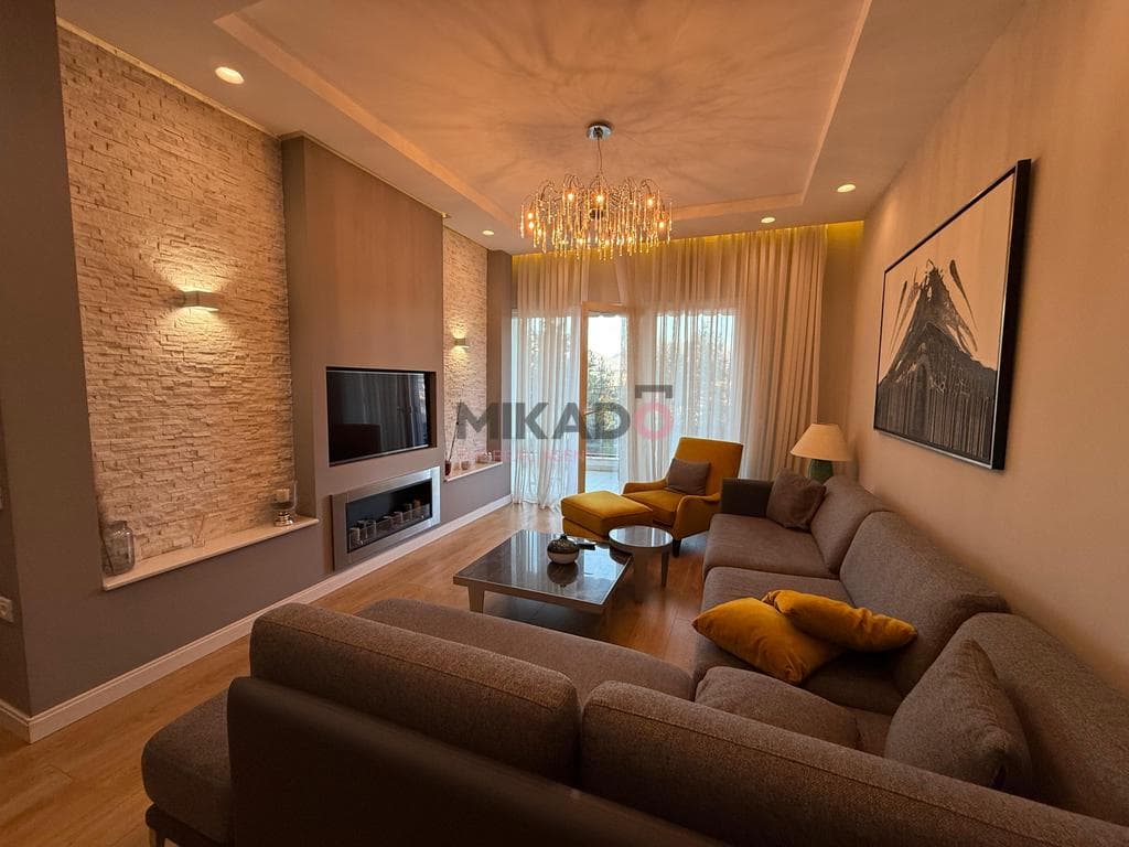 Jepet me Qira Apartament 2+1+2 tek Xhamia e Selites, Kopshti Botanik! 2