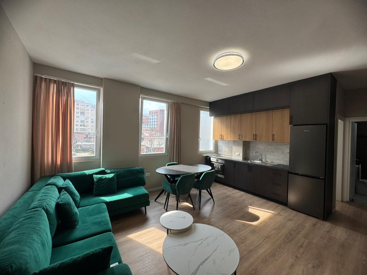 Jepet Apartament me Qira 1+1 në Astir!