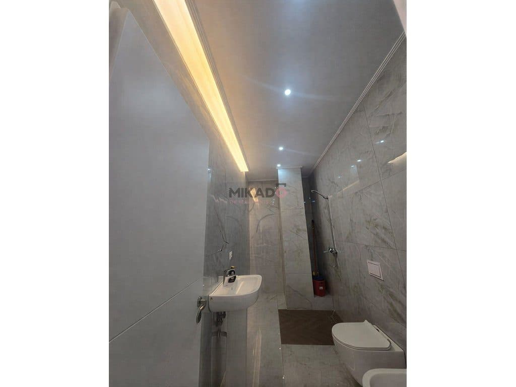 Apartament me Qira për Zyrë – Komuna e Parisit ! 3