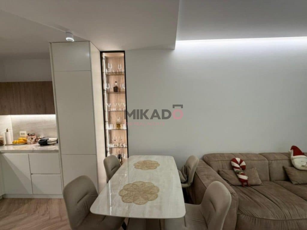 Shitet Apartament 3+1tek Lake View Residence, RRuga Kosovareve! 3