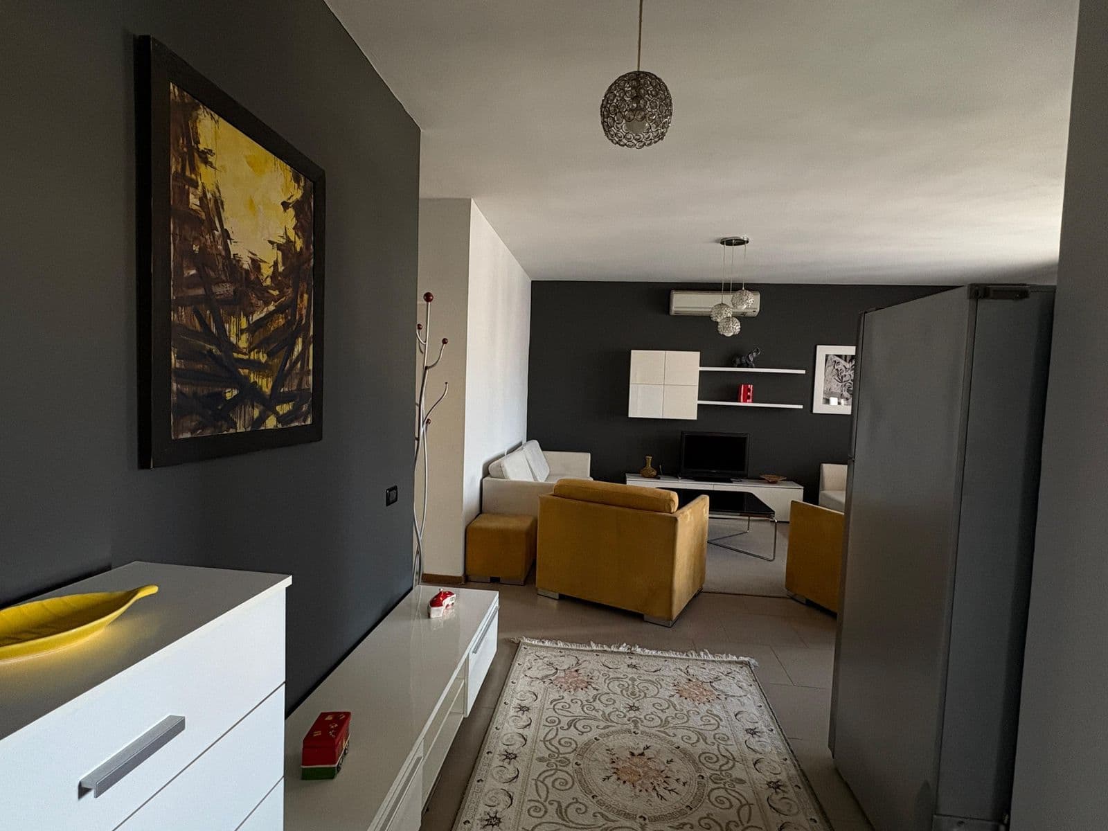 Apartament 2+1 me qira – pranë Njësise Bashkiake Nr. 2, Tregu Elektrik !