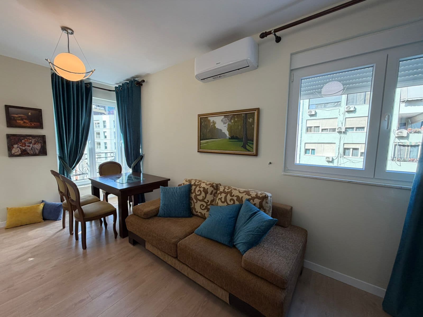 Jepet me Qira Apartament 1+1 tek Rruga Faik Konica!
