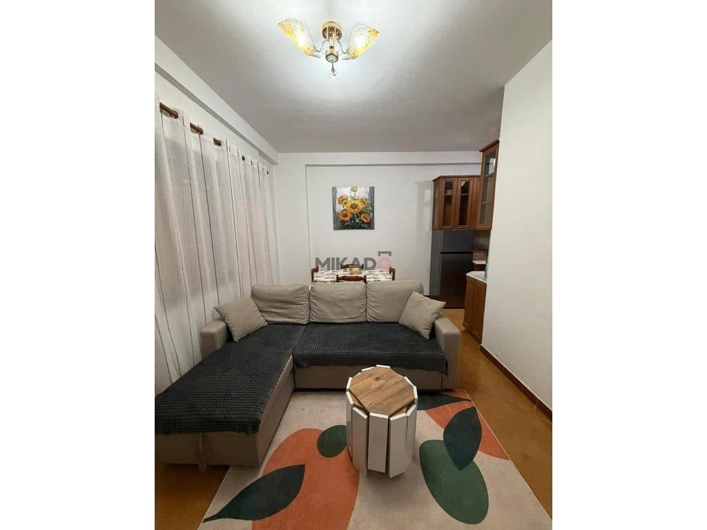 Jepet me Qira Apartament 1+1 + Ballkon – Komuna e Parisit !