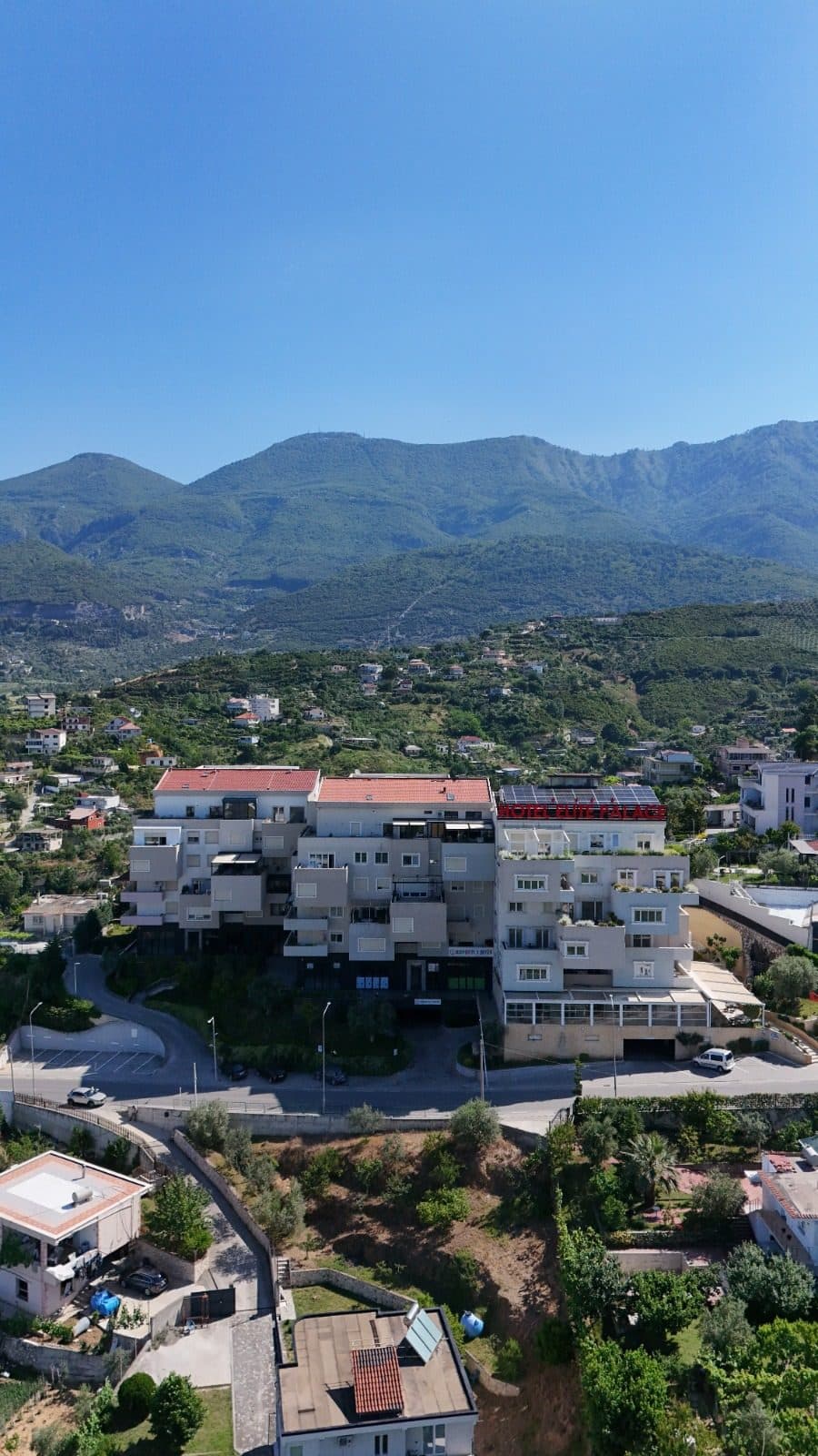 Shitet Apartament 1+1 me Pamje nga Liqeni i Farkes!